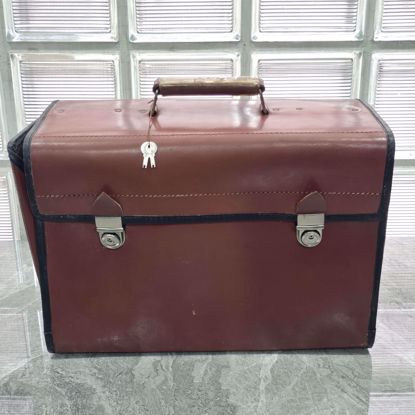 صورة جنطه الاطباء قديمه جلد