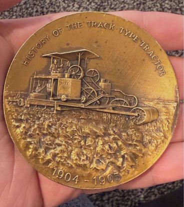 Picture of ‎ميدالية برونزية تذكارية لشركة كاتربيلر