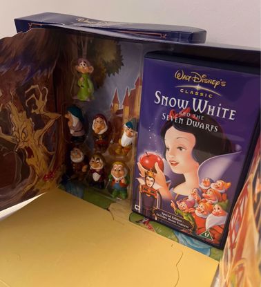 Picture of ٧ مجسمات / شريط فيديو / مسرح 