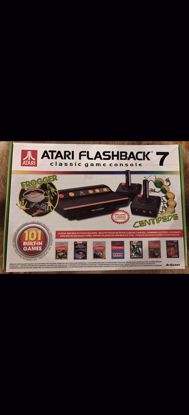 صورة Atari Flashback 7 Classic Game Console. 