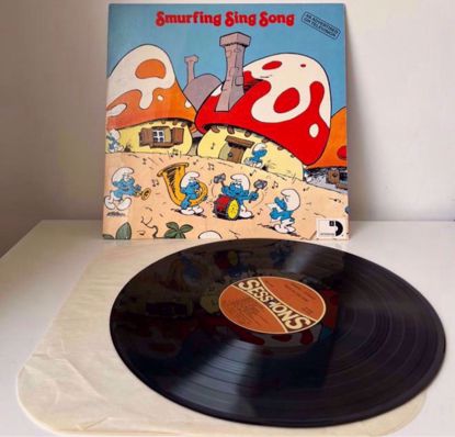 صورة اسطوانه كبيره السنافر ١٩٨٠ 